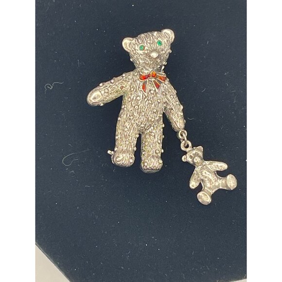 Teddy Bears Brooch Textured Silver Tone Metal Red Bow Green Eyes - Picture 4 of 12